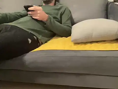 4small4inchlol online show from January 17, 2026, 12:59 am