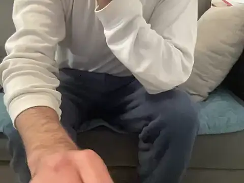 4small4inchlol online show from February 21, 2026, 2:07 pm