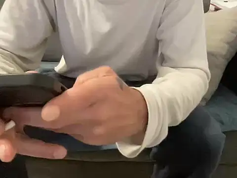 4small4inchlol online show from February 25, 2026, 8:29 pm