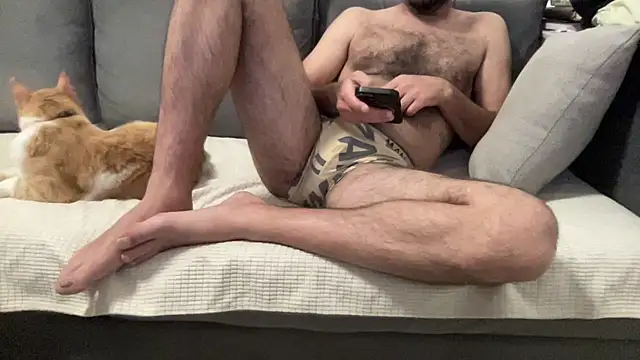 4small4inchlol online show from May 17, 2026, 9:11 pm