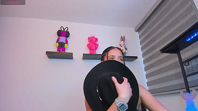 Gangster Girl online show from January 14, 2026, 4:12 pm