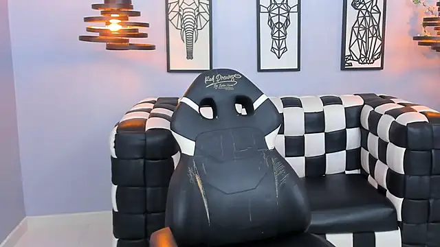 SARAFOXX  online show from December 8, 2024, 6:06 pm