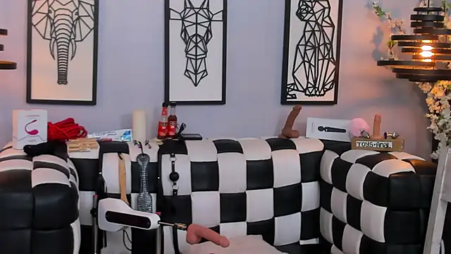 SARAFOXX  online show from December 19, 2024, 5:50 pm