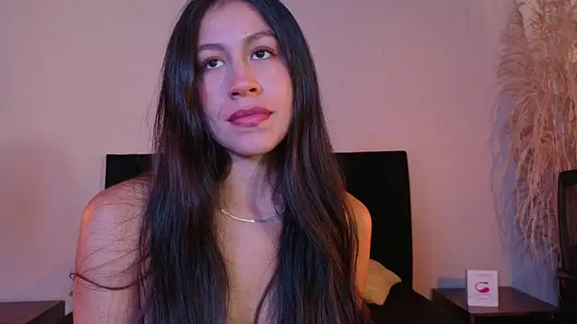 Snapshot of EmiGomez_ chatting on March 10, 2026, 1:27 pm EmiGomez online show from March 10, 2026, 1:27 pm