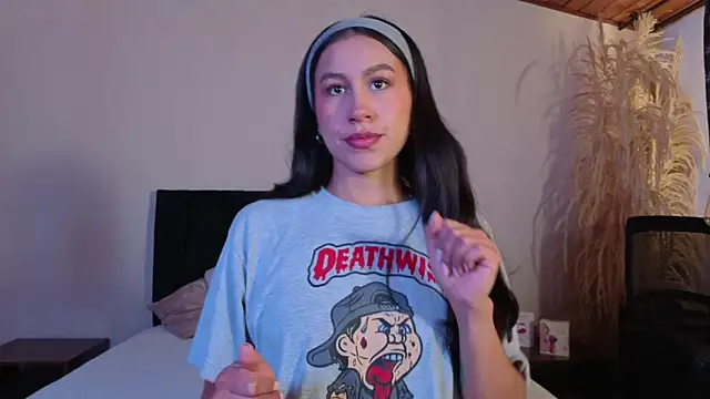 Snapshot of EmiGomez_ chatting on March 13, 2026, 1:18 pm EmiGomez online show from March 13, 2026, 1:18 pm