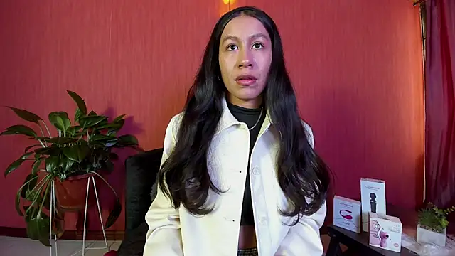 Snapshot of EmiGomez_ chatting on April 6, 2026, 1:01 pm EmiGomez online show from April 6, 2026, 1:01 pm