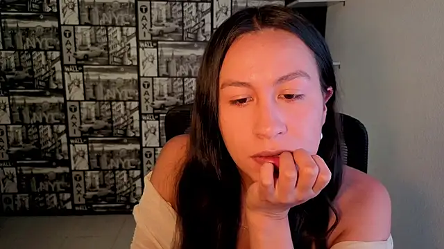 EmiGomez  online show from June 27, 2026, 11:10 pm