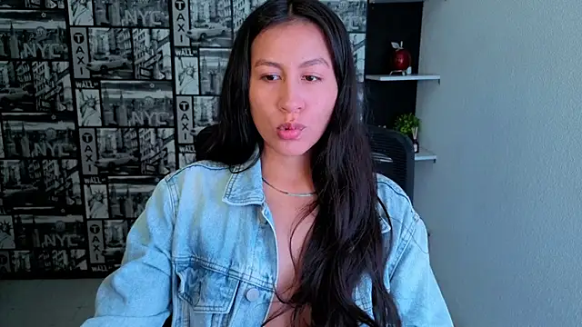 EmiGomez  online show from July 4, 2026, 12:06 am