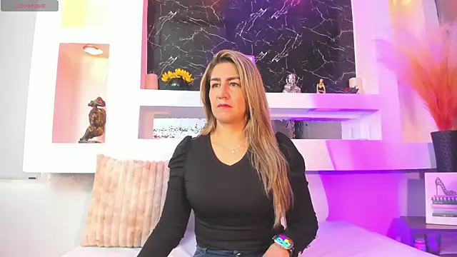 Snapshot of Cinthya_mjs chatting on March 27, 2026, 12:27 pm Cinthya mjs online show from March 27, 2026, 12:27 pm