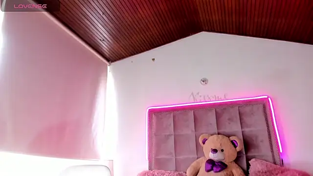 Snapshot of Melody_Ds chatting on December 15, 2024, 8:25 pm Melody Ds online show from December 15, 2024, 8:25 pm