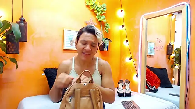 Snapshot of aslyhernandez_7 chatting on December 21, 2024, 11:22 am aslyhernandez 7 online show from December 21, 2024, 11:22 am