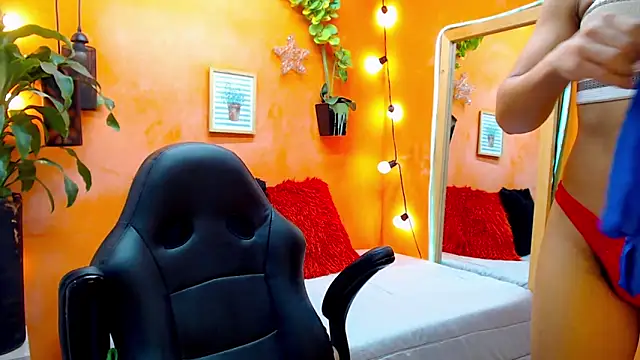 Snapshot of aslyhernandez_7 chatting on January 3, 2025, 11:46 am aslyhernandez 7 online show from January 3, 2025, 11:46 am