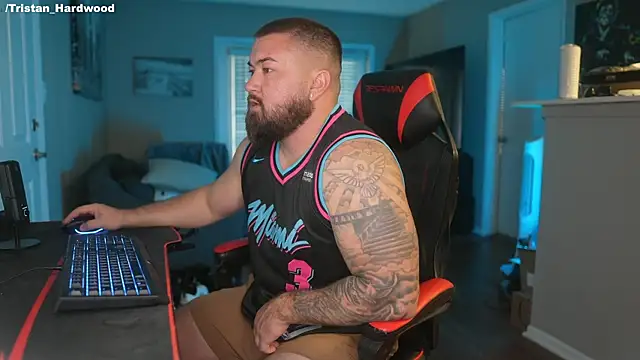 Snapshot of B_The_Creator_X chatting on March 9, 2025, 10:41 pm B The Creator X online show from March 9, 2025, 10:41 pm