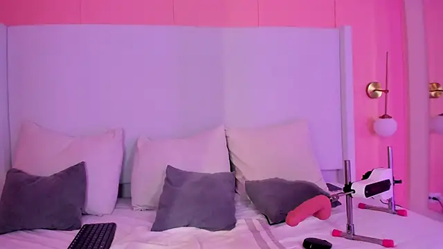 shaina vasquez online show from December 15, 2025, 3:55 am