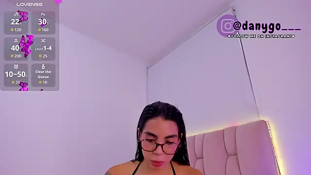 ZarianaEvanz online show from October 23, 2025, 9:57 pm