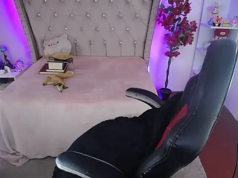 Shaddycute  online show from February 3, 2025, 3:17 pm