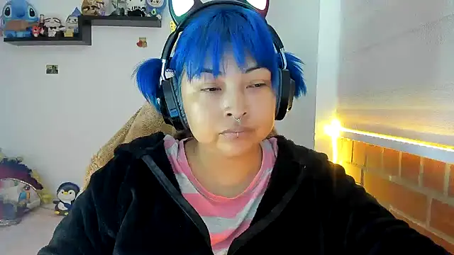 Shaddycute  online show from October 30, 2025, 1:56 pm