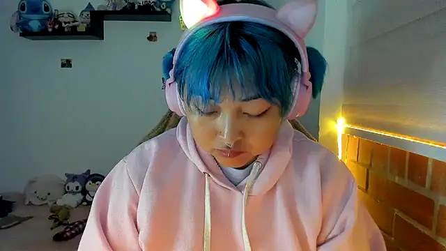 Shaddycute  online show from December 19, 2025, 10:11 am