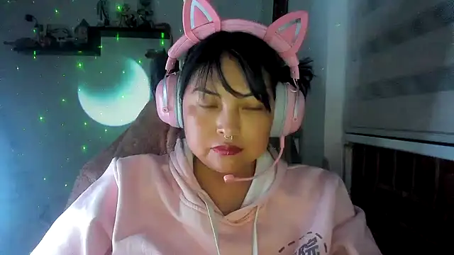 Shaddycute  online show from April 15, 2026, 3:35 am