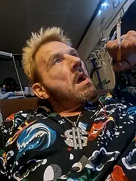 gettinit2wice online show from December 15, 2025, 4:50 am