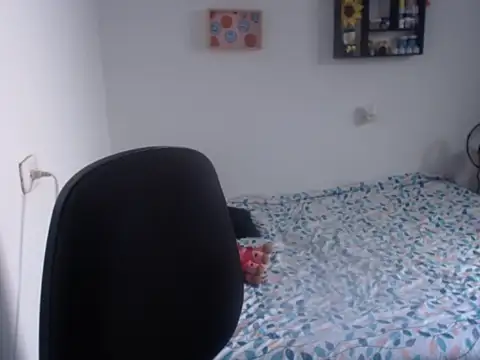 HannaKlein online show from December 11, 2024, 1:39 pm