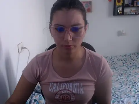 HannaKlein online show from December 20, 2024, 1:54 pm