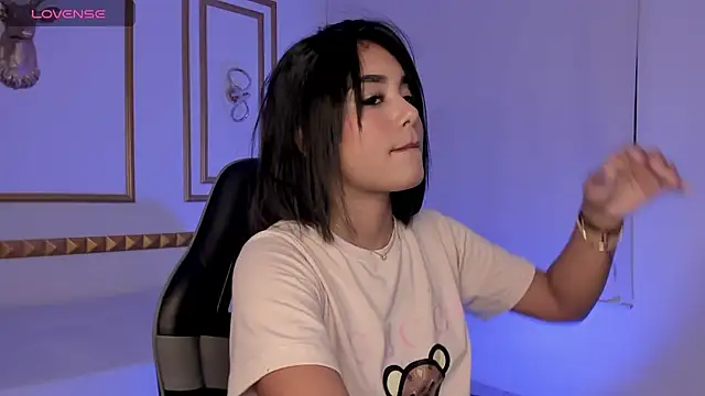 caro03x online show from October 30, 2025, 2:13 am