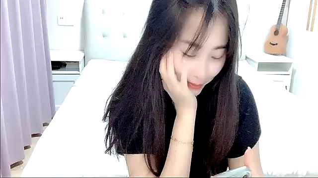 aisha123123 online show from October 16, 2025, 3:35 pm