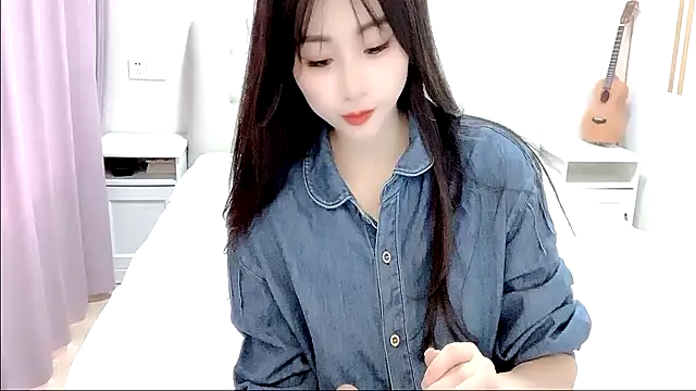 aisha123123 online show from October 18, 2025, 2:36 am