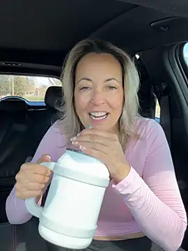 Cherry-red-xo online show from March 12, 2026, 5:19 pm