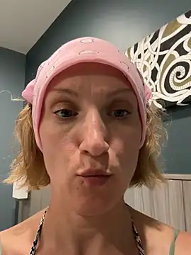 UmaTruewoman online show from April 10, 2026, 1:05 pm