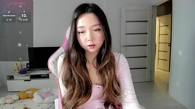 Fluffy Rose online show from May 26, 2026, 12:28 am