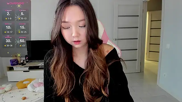 Fluffy Rose online show from May 29, 2026, 2:42 am