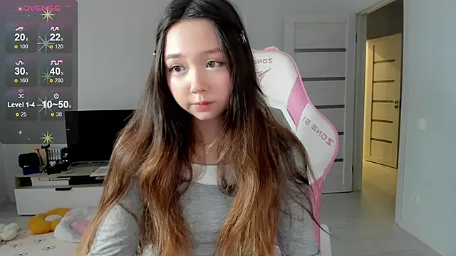 Fluffy Rose online show from May 31, 2026, 3:15 am