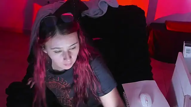 bonnie moon  online show from October 21, 2025, 10:21 pm