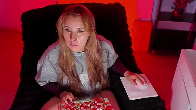 bonnie moon  online show from November 19, 2025, 8:31 pm