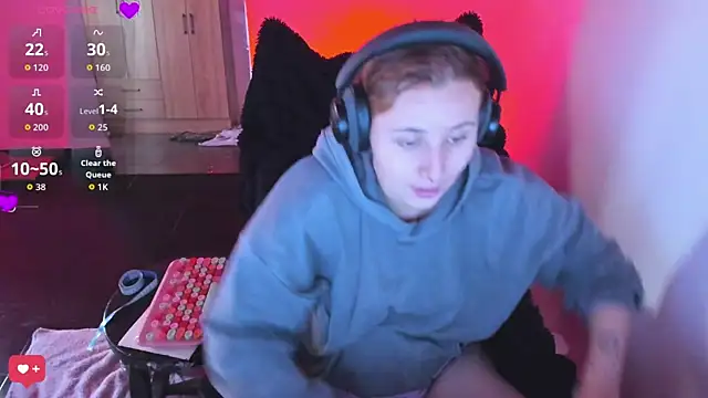 bonnie moon  online show from February 28, 2026, 2:40 pm