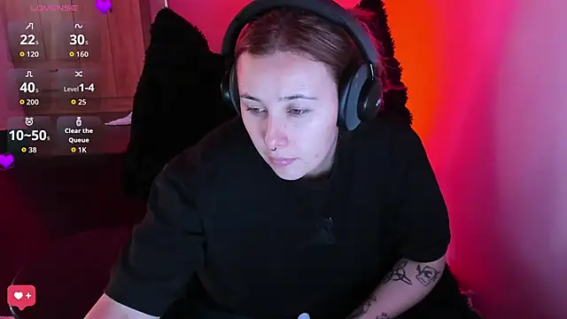 bonnie moon  online show from March 5, 2026, 3:19 pm