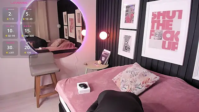 Kayla stern  online show from November 6, 2025, 7:37 pm