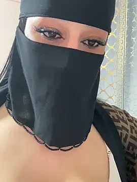 Snapshot of mari_layali chatting on April 25, 2026, 10:18 pm mari layali online show from April 25, 2026, 10:18 pm