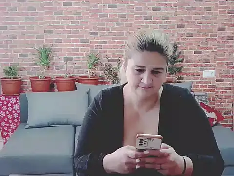 Snapshot of CoryMILF chatting on December 12, 2024, 10:13 am CoryMILF online show from December 12, 2024, 10:13 am