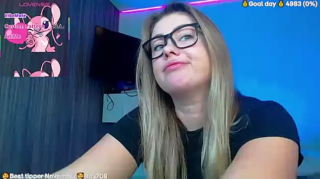 SuchCute online show from November 30, 2025, 2:15 am