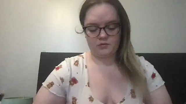 honeyyy24 online show from October 26, 2025, 6:25 pm