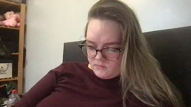 honeyyy24 online show from November 9, 2025, 3:54 pm