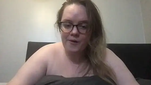 honeyyy24 online show from December 1, 2025, 3:39 pm