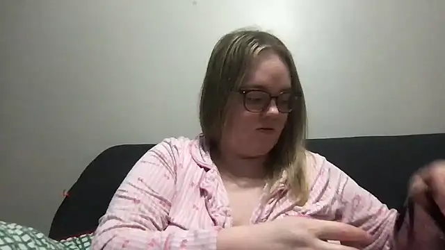 honeyyy24 online show from March 23, 2026, 8:13 pm