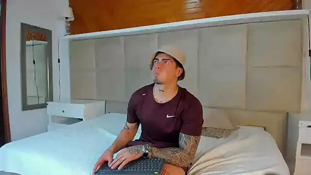  mrcock online show from December 17, 2024, 10:43 pm