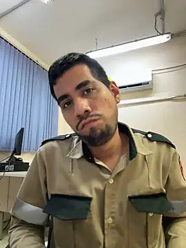 Snapshot of EnriquePersian197 chatting on March 5, 2025, 1:31 am EnriquePersian197 online show from March 5, 2025, 1:31 am