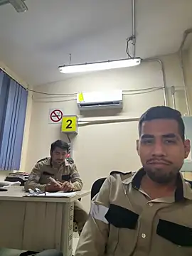 Snapshot of EnriquePersian197 chatting on March 12, 2025, 11:20 am EnriquePersian197 online show from March 12, 2025, 11:20 am