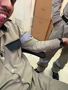 Snapshot of EnriquePersian197 chatting on March 15, 2025, 12:25 am EnriquePersian197 online show from March 15, 2025, 12:25 am